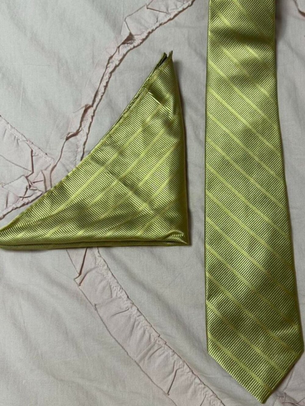 Lee Pope Collection gold striped 100% handmade silk tie and pocket square set.